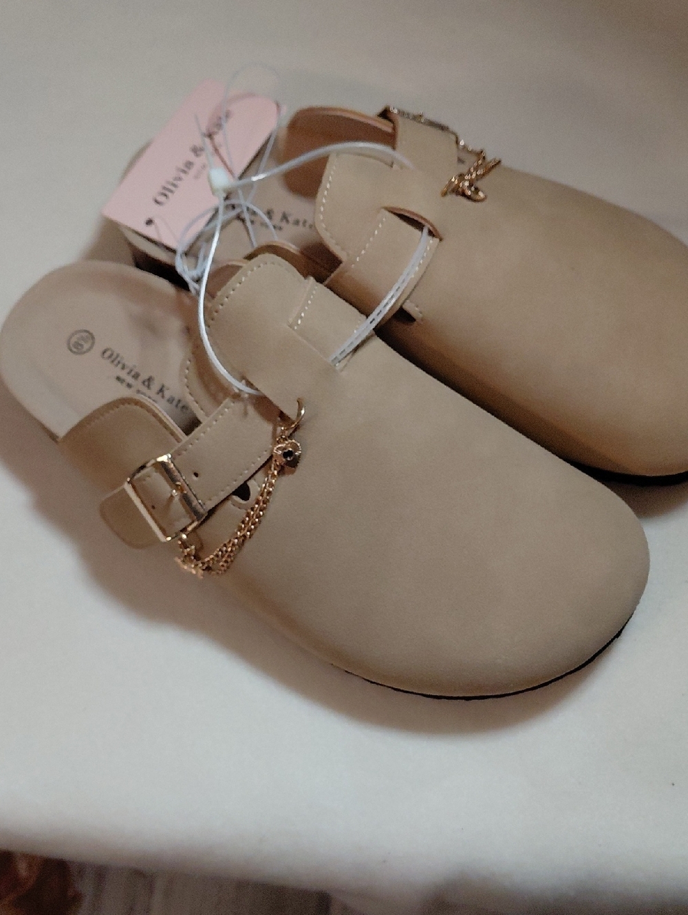 NWT Olivia &Kate,Women's Beige Slip-On Mule/ Clog, with Chain Accent Size 8.5